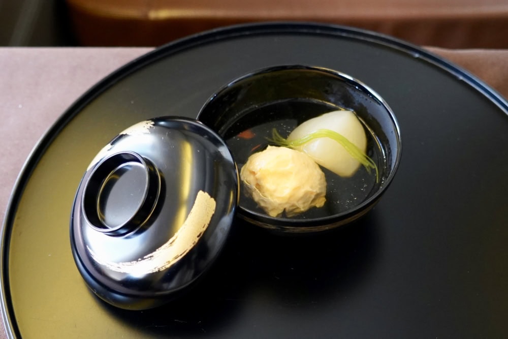 JAL国際線ファーストクラスの機内食が贅沢すぎる！本当に美味しいと